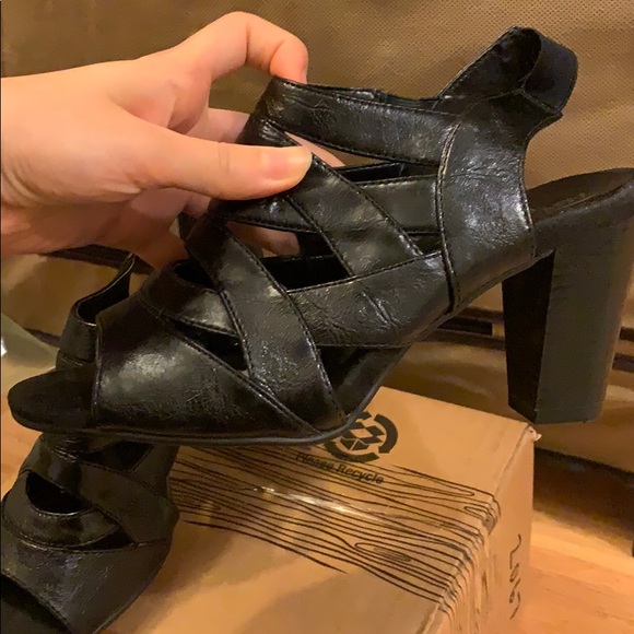 Sandal - Picture 2 of 5